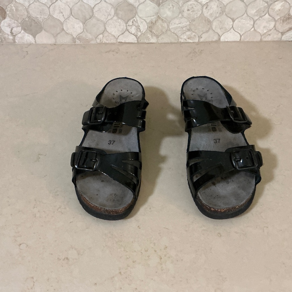 Mephisto Size 37 black patent leather Sandals